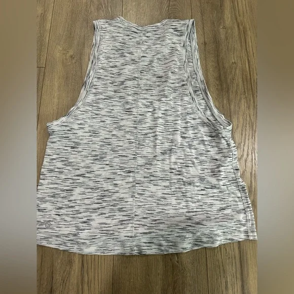 Lululemon size 8 space dyed athletic top - Picture 2 of 3